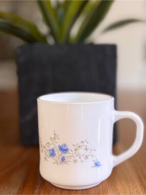 Vintage Arcopal Romantique Milk Glass Mug – Made in France – 3.5”